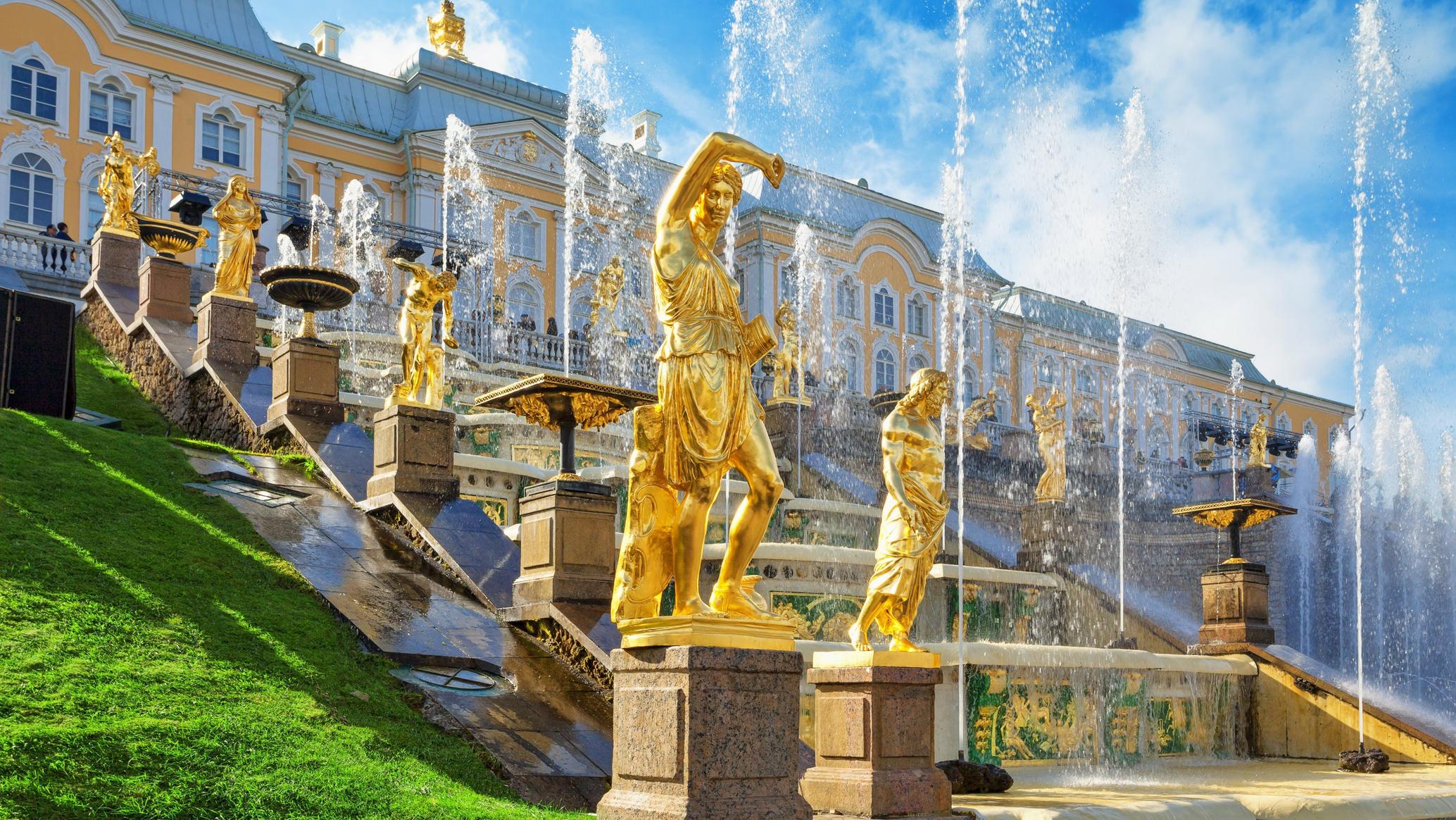 Петергоф — русский Версаль: великолепные виды на залив и шедевры дворцово-паркового искусства