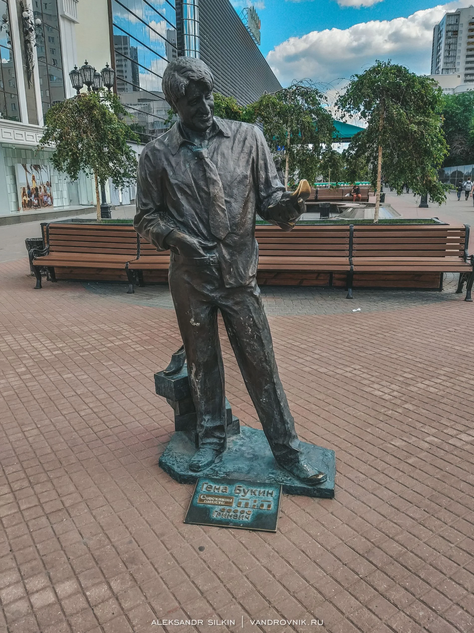 20190614_161356 Гена Букин скульптура