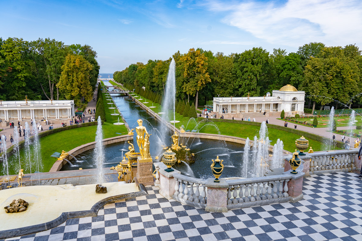 Петергоф – русский Версаль: великолепные виды на залив и шедевры дворцово-паркового искусства