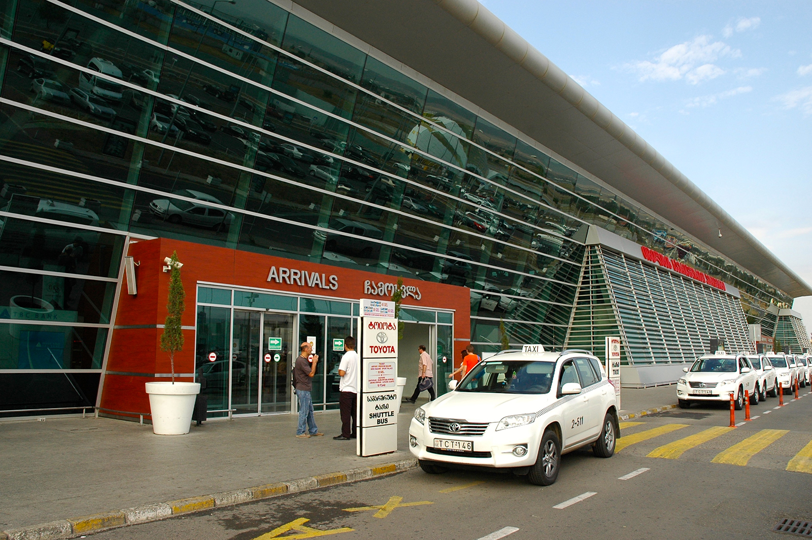 Как добраться из аэропорта Тбилиси в центр города и обратно