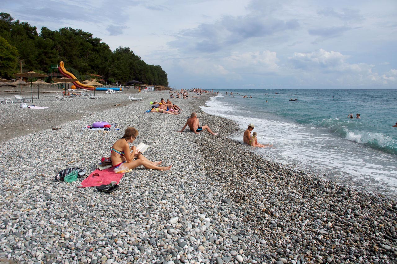 Чистые пляжи в Абхазии