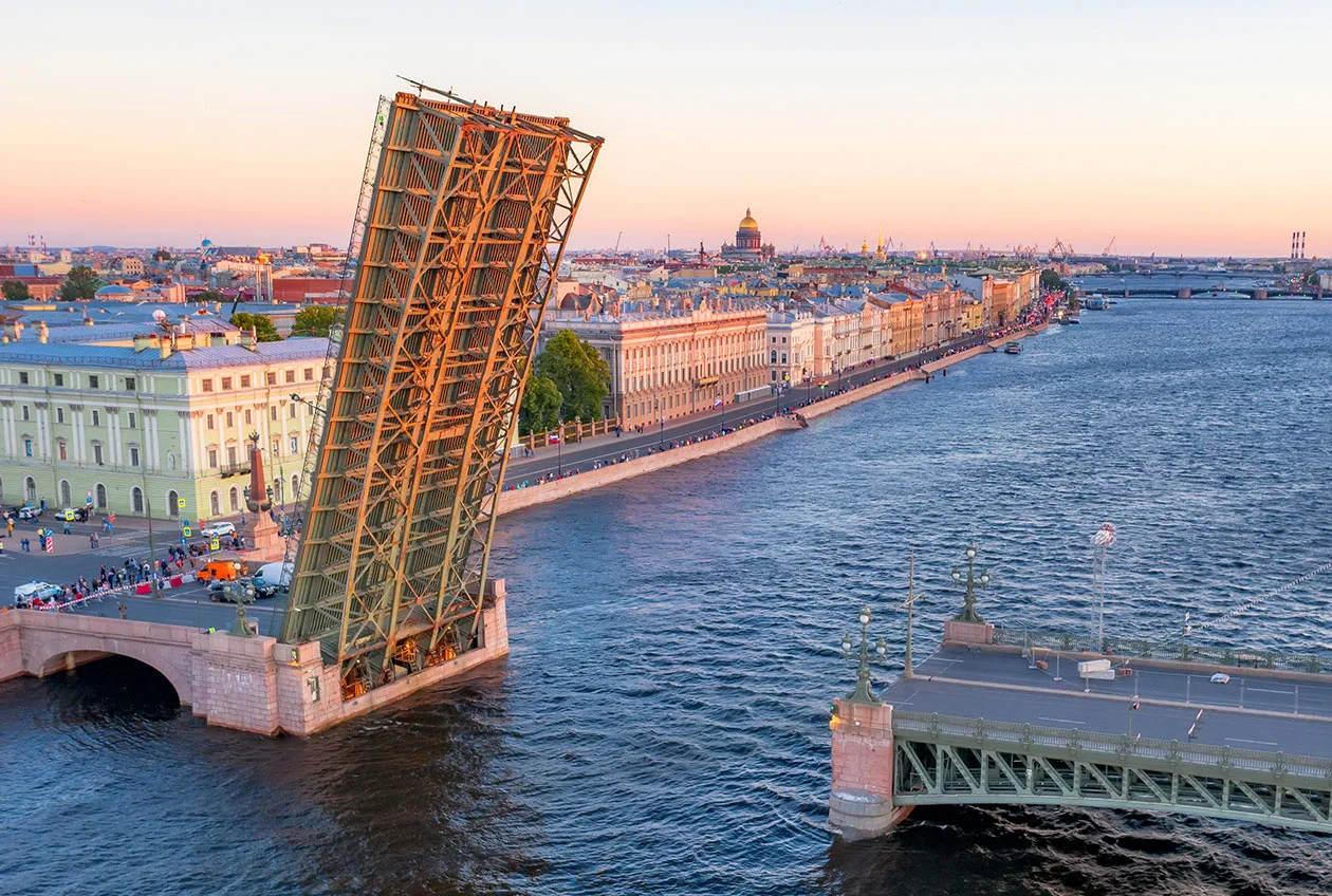 Разведение Дворцового моста под музыку