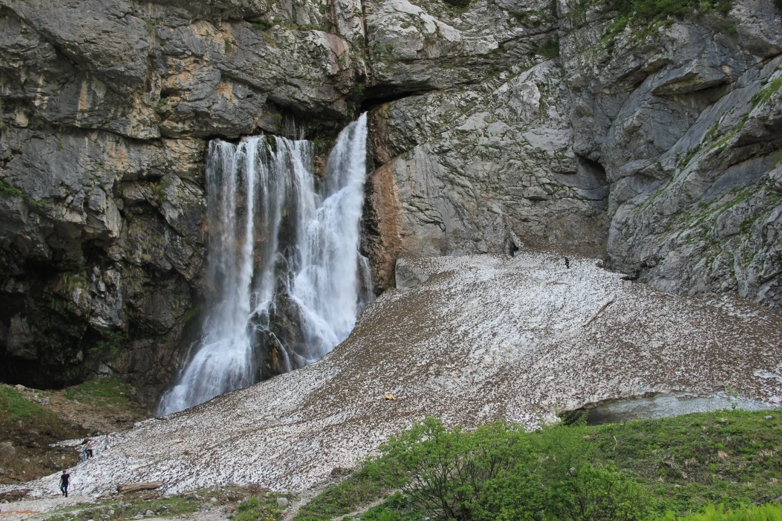 Гегский водопад — самый красивый водопад в Рицинском нацпарке