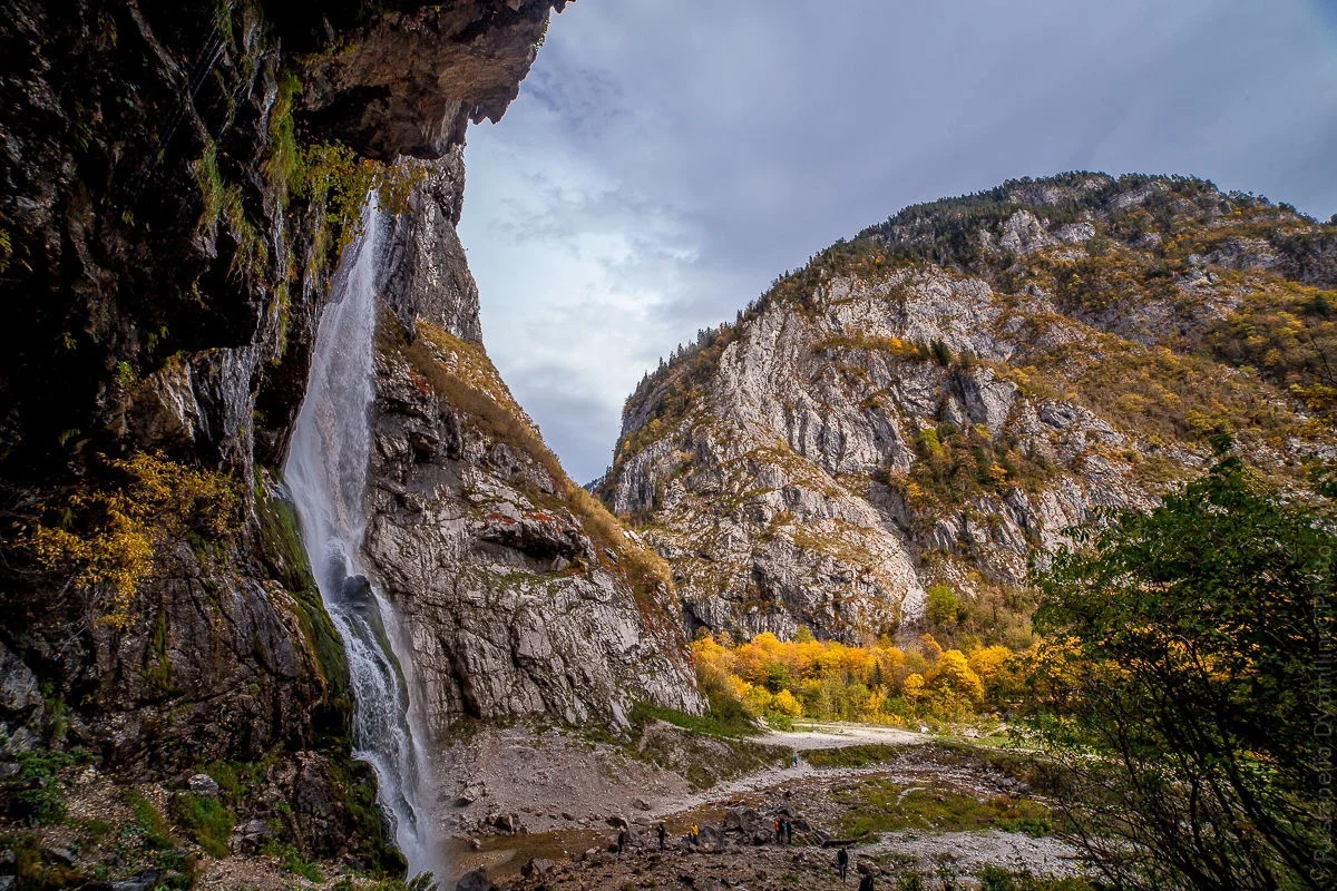 Гегский водопад осенью